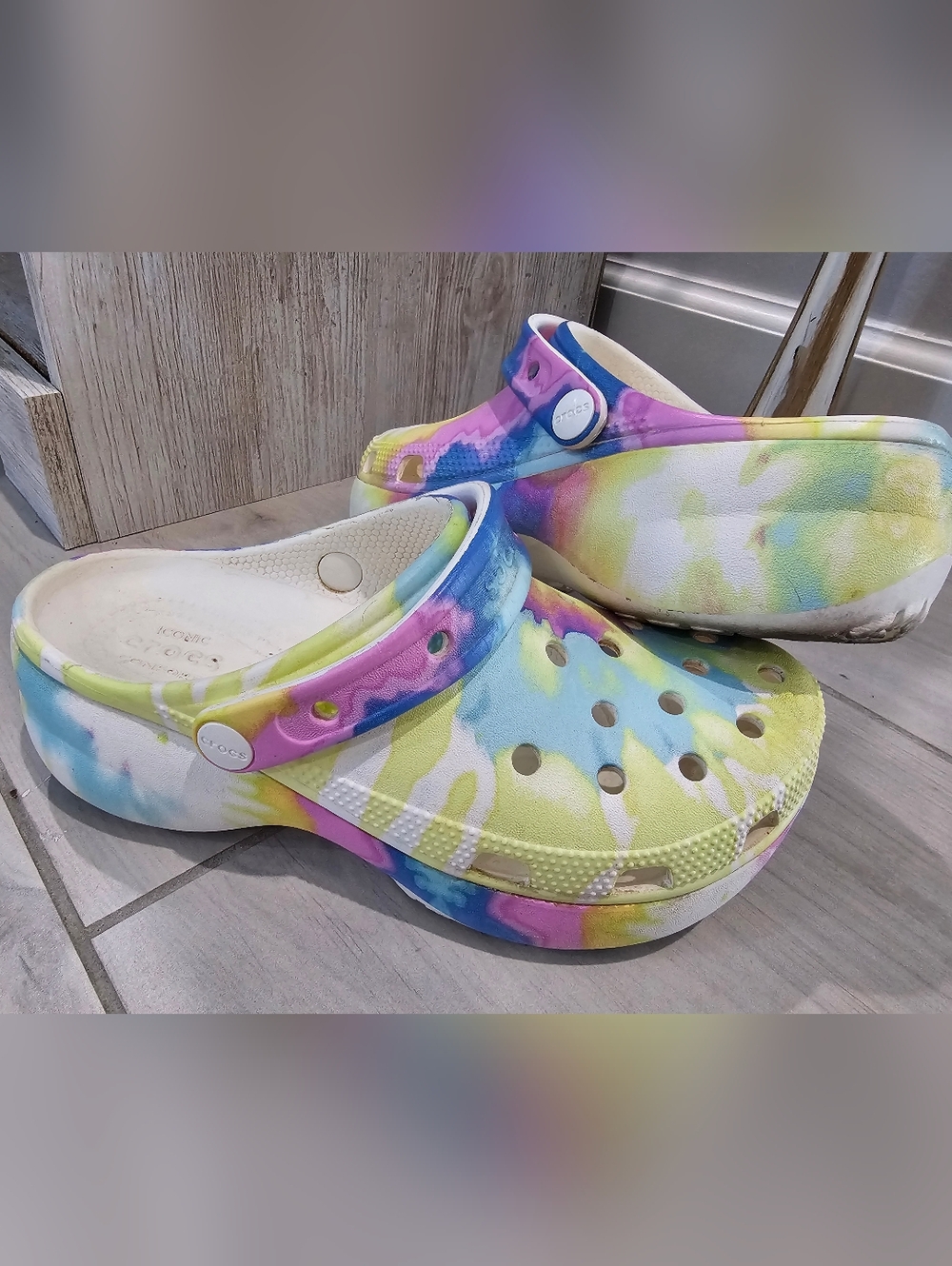 CROCS Tie-Dye Pastel Womens Slip-On Platform Clog in Yellow Blue Pink Size 7